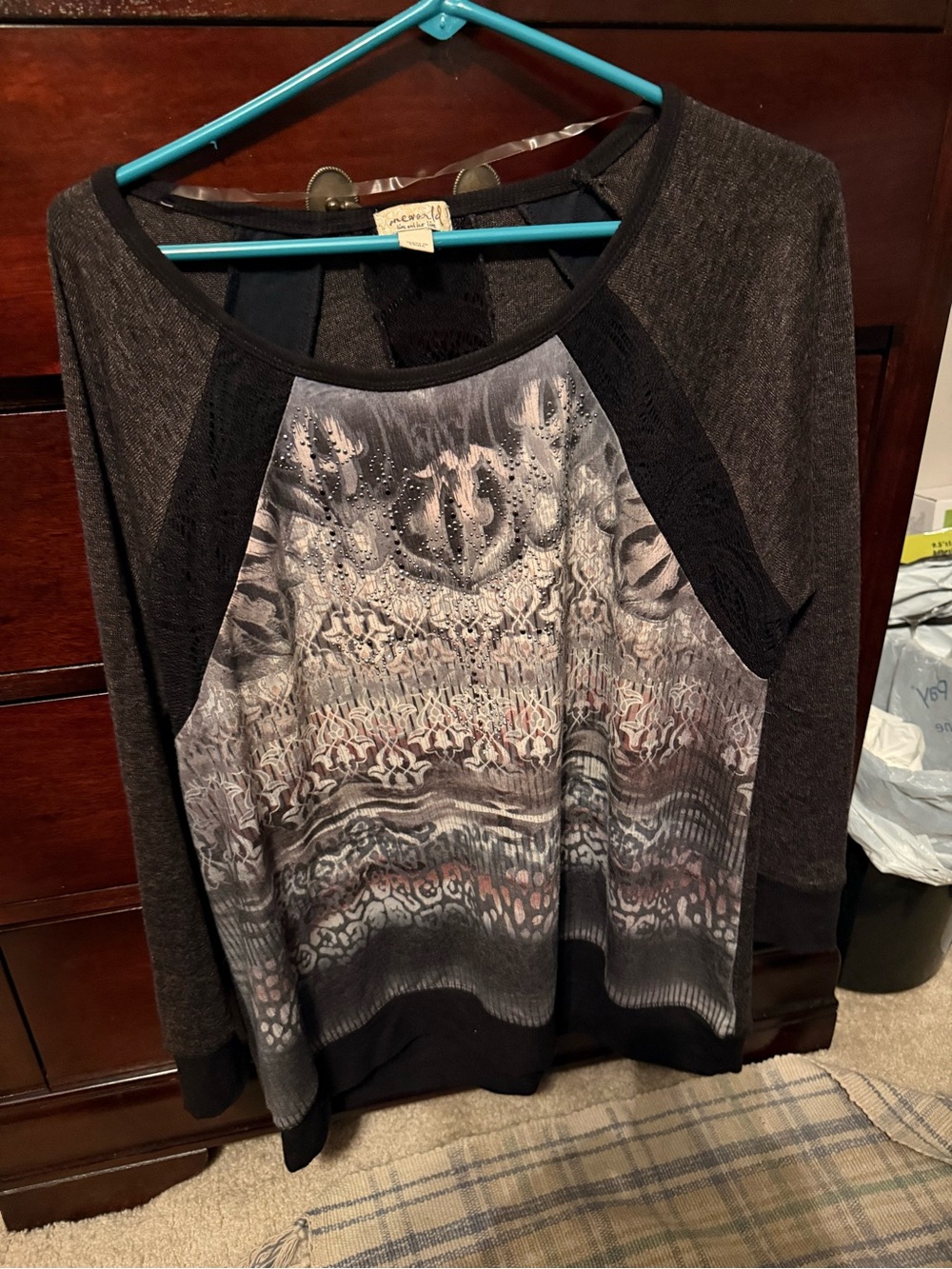 Merona Black and Gray Patterned Raglan Sweatshirt